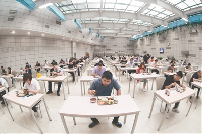 沈城6000家餐馆“以小搏大”杜绝“舌尖上的浪费”