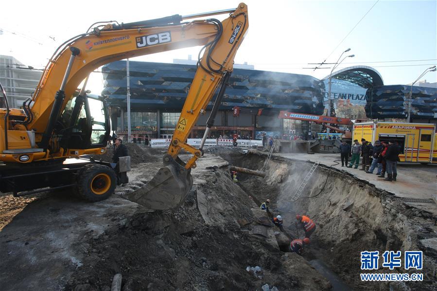 新华网■乌克兰首都市中心发生供热管道破裂