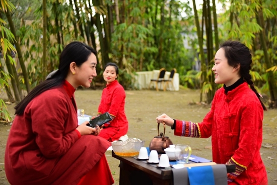 （导航成都）激扬巾帼风采 新津县喜庆“三八”国际妇女节