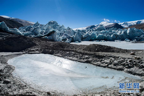 Ang Gangbu Glacier sa Tibet