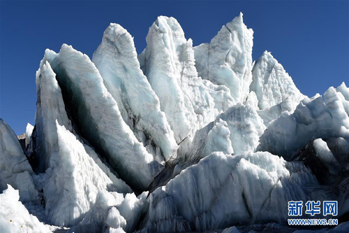 Ang Gangbu Glacier sa Tibet