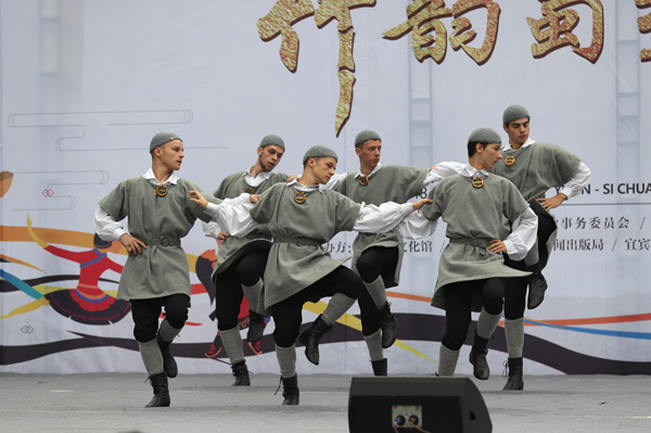 图片默认标题_fororder_立陶宛表演团（申勇-摄）1