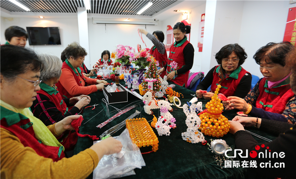 青岛市市南区老人丰富多彩的社区生活