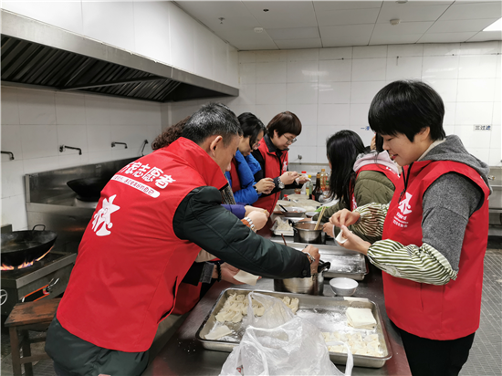 （供稿 公益列表 三吴大地苏州 移动版） “暖物润心爱传万家 华润万家暖冬行动”在苏州开展（列表页标题） “华润万家暖冬行动”在苏州开展