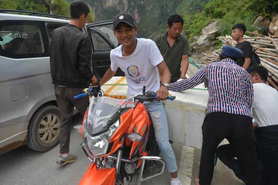 ชีวิตที่สุขสบายของ “หมู่บ้านไร้ทางหลวง” แห่งสุดท้ายของจีน_fororder_0831公路4