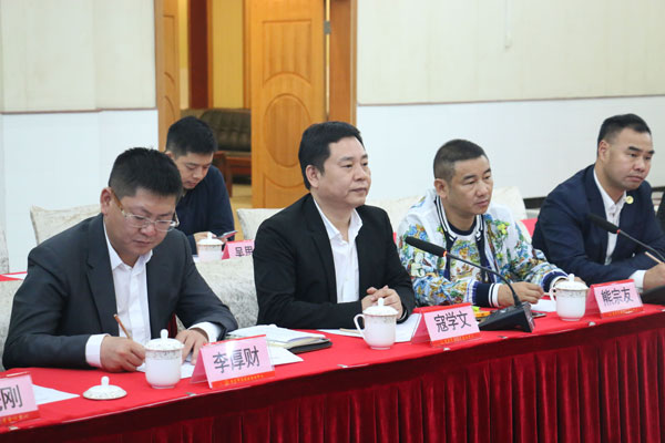 图片默认标题_fororder_座谈会现场-(1)