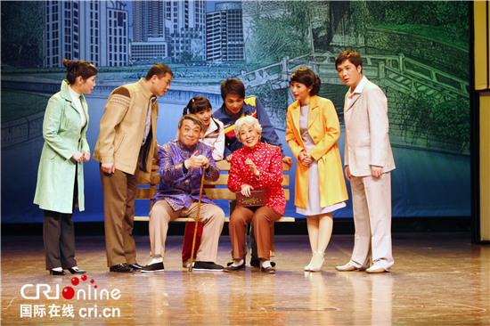（供稿 文体图文 CHINANEWS带图列表 移动版）苏州滑稽剧团《顾家姆妈》在北京进行示范演出