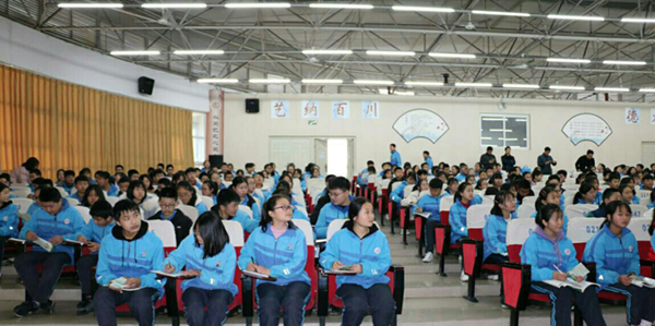 图片默认标题_fororder_0青少年法律知识专题讲座现场1