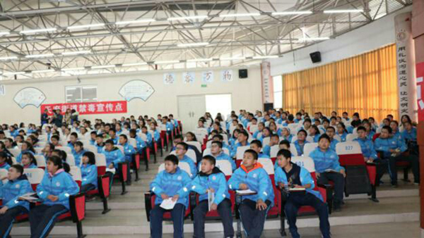 图片默认标题_fororder_new禁毒知识讲座现场