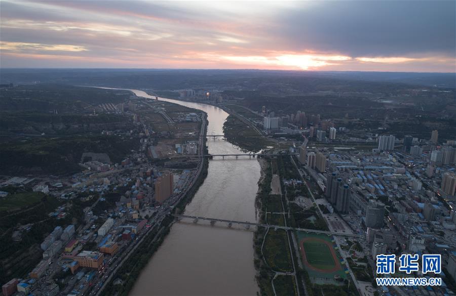 黄河南下气雄浑