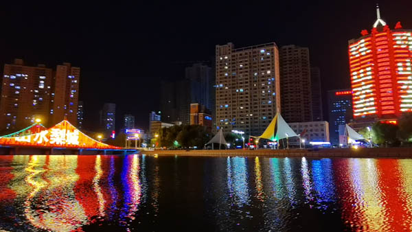 Naiki Perahu Persiaran, Nikmati Pemandangan Malam di Korla_fororder_微信图片_20200914001334