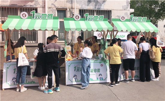 （B  教育图文 三吴大地扬州 移动版）扬州大学马克思主义学院：暖心地摊 一元钱“承包”新生大学生活