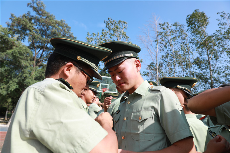 【B】泪别军营 武警第一机动总队驻豫某支队举行士兵退役仪式