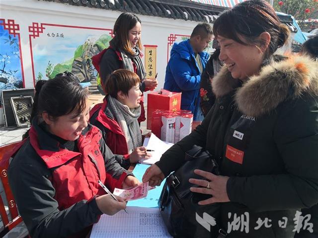 【湖北日报】脱贫攻坚一线见闻丨土店子：把“扶贫猪”养成“脱贫