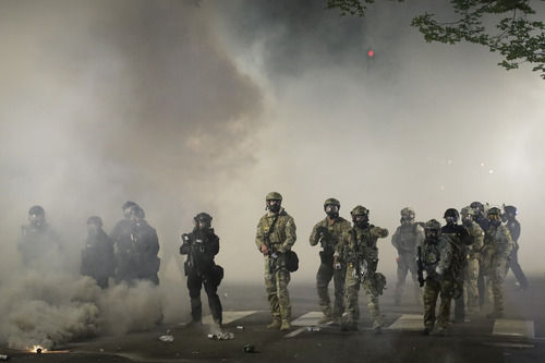 特朗普为何顶着逐客令去这个刚点了火药桶的地方？