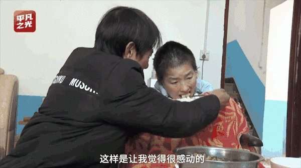 人民网■眼泪又没忍住…生活不易，幸好有你！