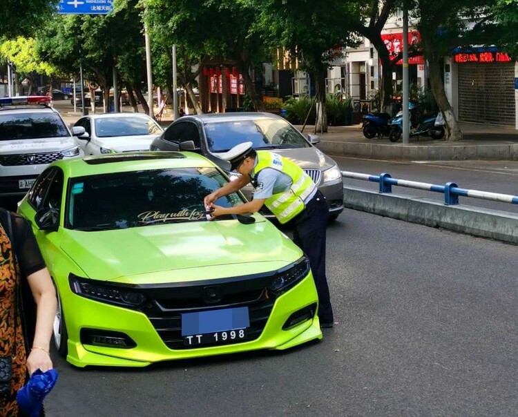 （有修改）【B】重庆江北交巡警开展“缓堵保畅”交通秩序专项整治行动