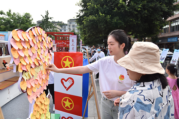 宜宾翠屏遍开文明花_fororder_青年志愿者在行动-供图-共青团翠屏区委