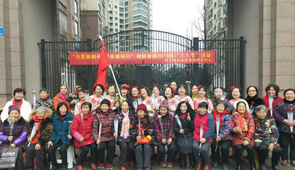 图片默认标题_fororder_new女同胞们集体合影