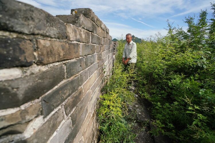 长城脚下,小康村串成“珍珠链”