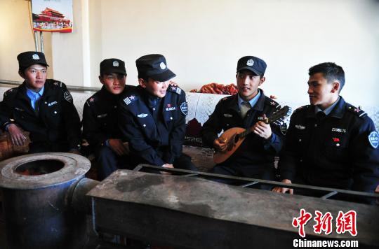 西藏民众：守护青藏铁路是守护西藏的“幸福之路”