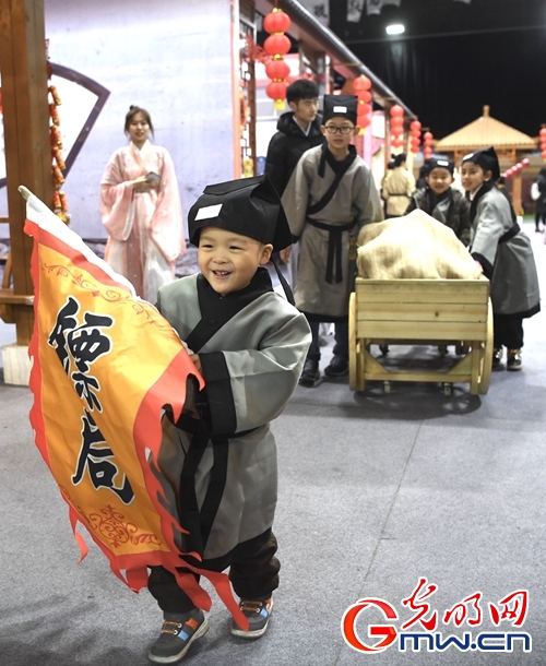 「光明网」“浸入式”古诗小镇带小朋友穿越千年诗境