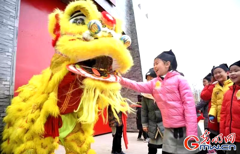 「光明网」“浸入式”古诗小镇带小朋友穿越千年诗境