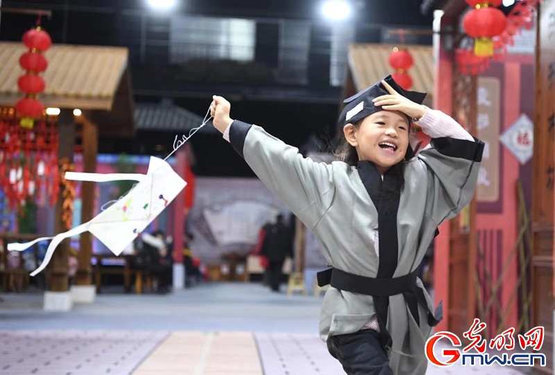 「光明网」“浸入式”古诗小镇带小朋友穿越千年诗境