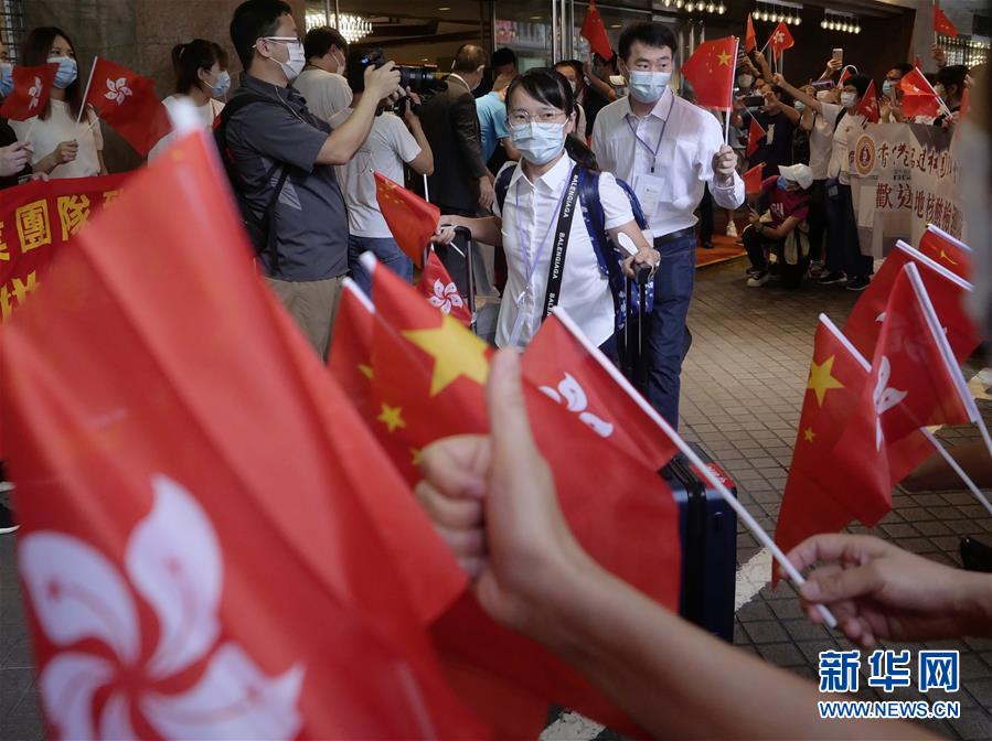 “感恩有您！”——香港市民自发欢送内地核酸检测支援队离港