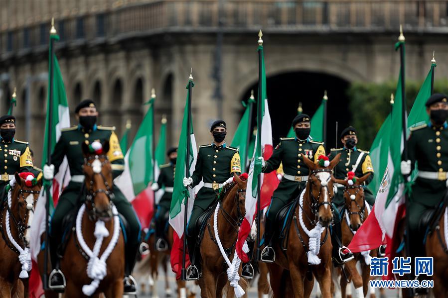 墨西哥举行阅兵庆祝独立日