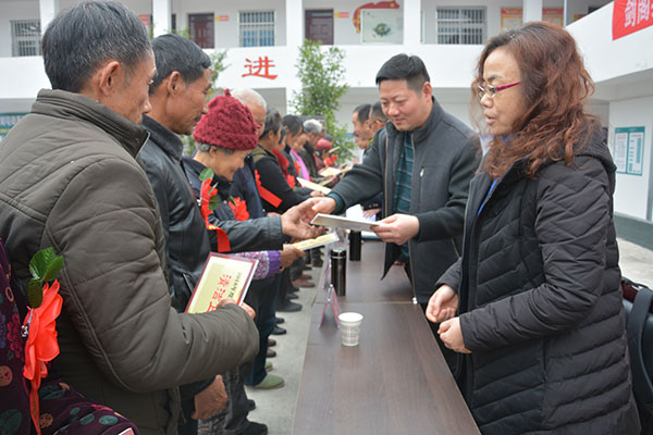 国际在线四川消息:近日,由广元市国资委帮扶的剑阁县公兴镇文林村