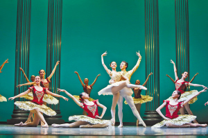 绝美舞姿再现冰城百年气质 哈尔滨芭蕾舞团惊艳亮相成功首秀