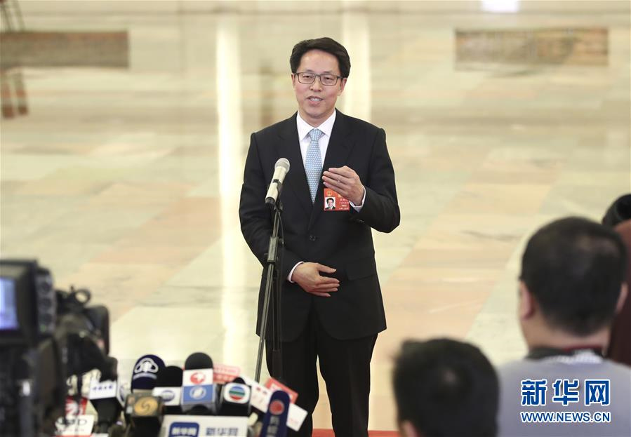 两会部长通道:七位部委负责人回答记者提问