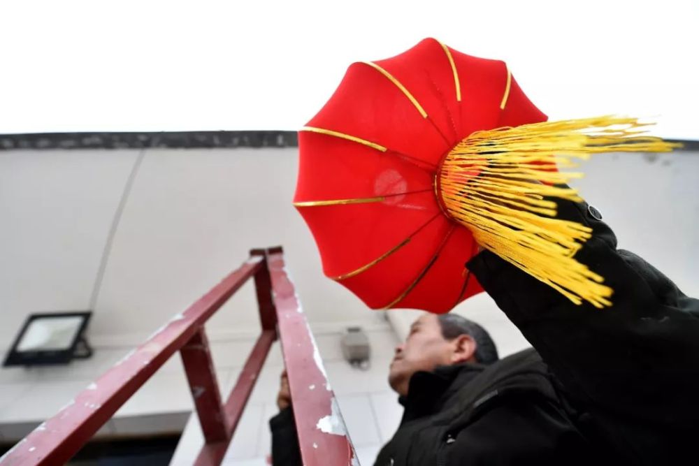 「新华社」今日小年 | @漂泊的你，是否已踏上回家的旅程