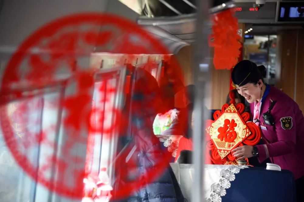 「新华社」今日小年 | @漂泊的你，是否已踏上回家的旅程