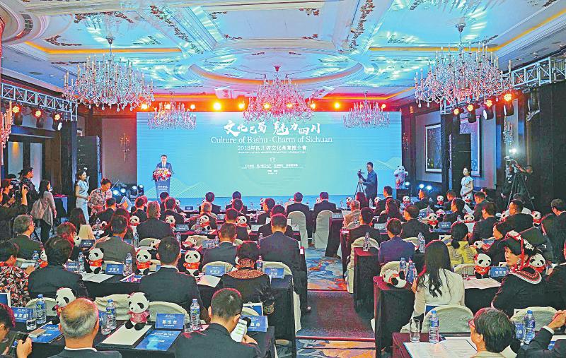 （导航成都）香港刮起四川“文化旋风” 18个文化项目签约揽金500亿元