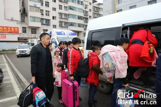 贵州水城县15名先天性心脏病患儿赴北京接受免费检查治疗