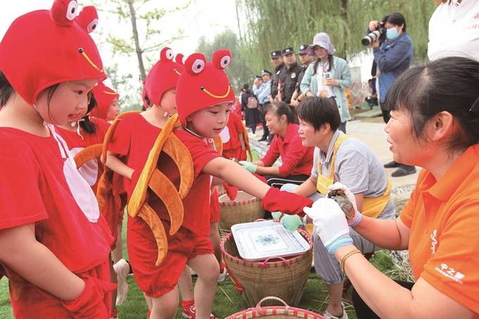 第二十届中国·高淳固城湖螃蟹节正式启幕