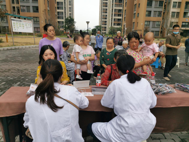 【B】重庆巴南区启动困境青少年及家庭义诊志愿服务活动