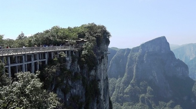 地上1400mのガラス桟道、国慶節連休に向け、保守作業後に開放=湖南省_fororder_网3-1