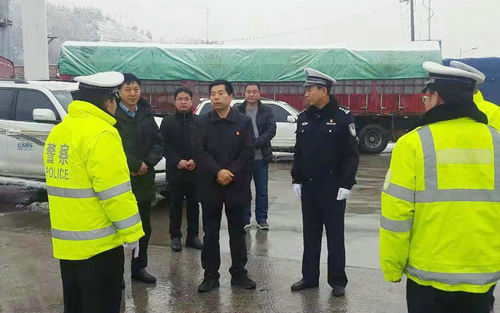 【河南供稿】三门峡市卢氏县警方强化道路管控措施 保障群众出行平安