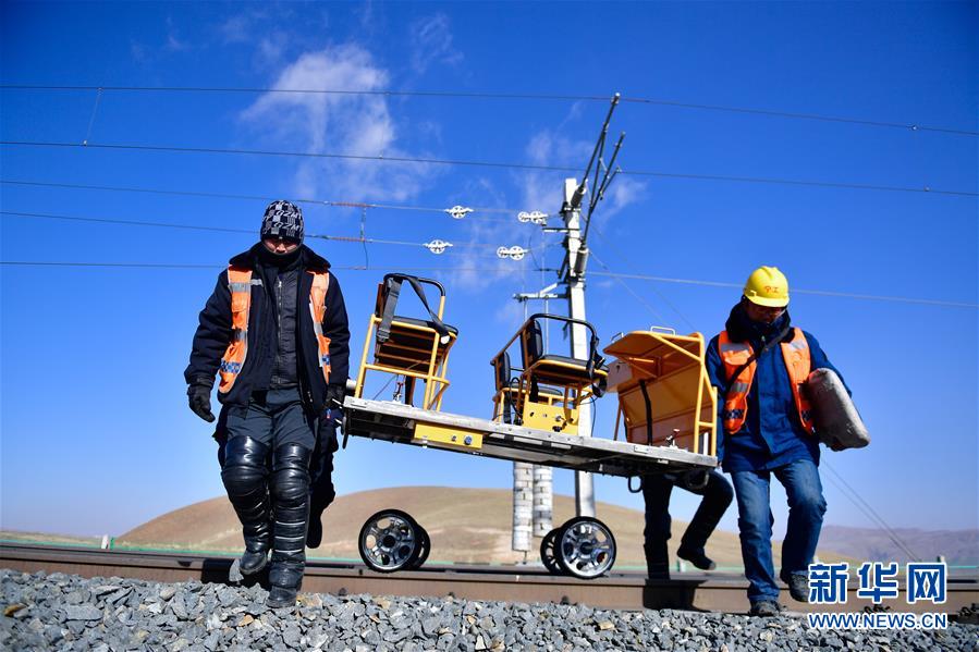 【新华网】“小黄车”助力青藏铁路春运安全