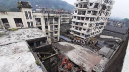 印度西部一建筑倒塌 至少10人遇难