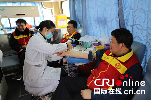 【河南在线列表】河南省第二强制隔离戒毒所组织警察职工献血献爱心