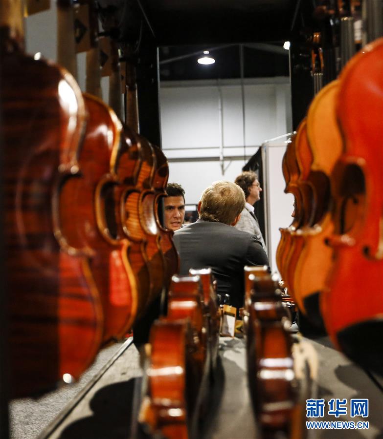 新华网■美国乐器展拉开帷幕