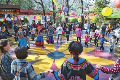 （焦点图，导航成都，移动端）春风来花儿开 四川大凉山处处生机勃勃绿意盎然