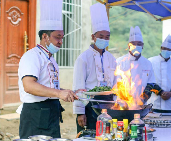โรงเรียนภาคค่ำในหมู่บ้านเล็ก ๆ บนภูเขาในเสฉวนช่วยชาวบ้านพัฒนาตนเองสร้างรายได้_fororder_200912cunyexiao3