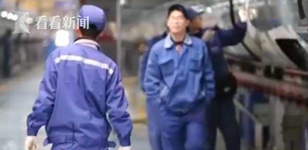 「看看新闻网」新春走基层｜机器人“医生”检修动车组助力春运