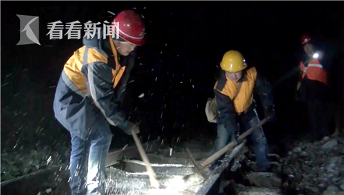 #看看新闻网#新春走基层｜“雪村”守隧人