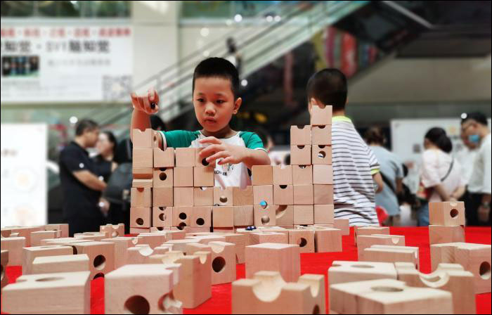 “ช่างไม้ผู้เปี่ยมด้วยพรสวรรค์” จีนประดิษฐ์สุดยอดของเล่นสไตล์โบราณช่วยพัฒนาสติปัญญา_fororder_200913muwanju6